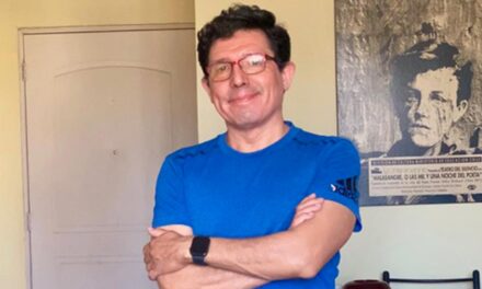 Poeta argentino, Piero de Vicari (de San Nicolás de los Arroyos), entrevista a Iván Quezada